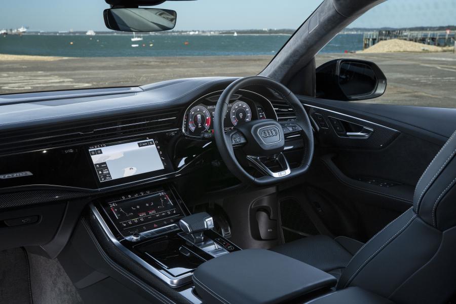 Торпедо Audi SQ8 TDI 2019 года  (UK) (фото 35 из 40)